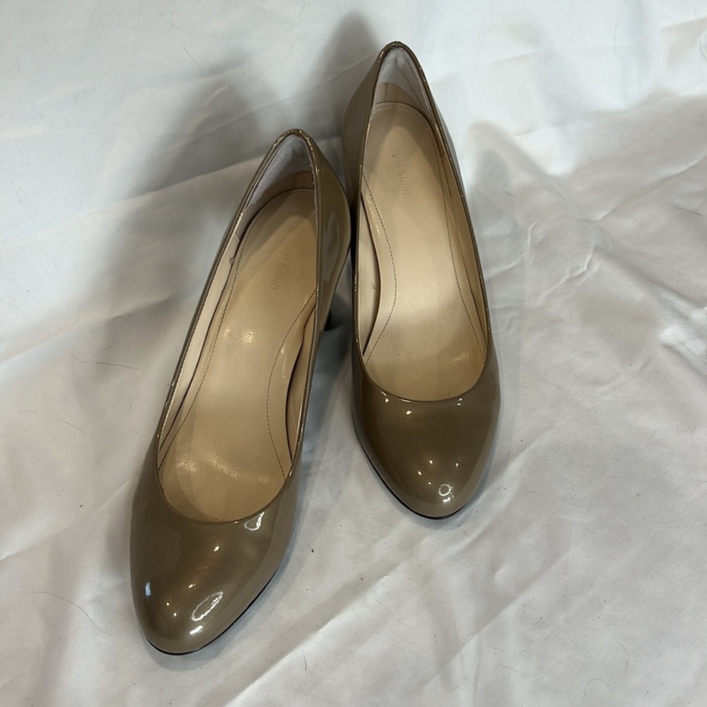 Calvin Klein Babe Patent Leather Pumps, Taupe Metallic, size 8.5
